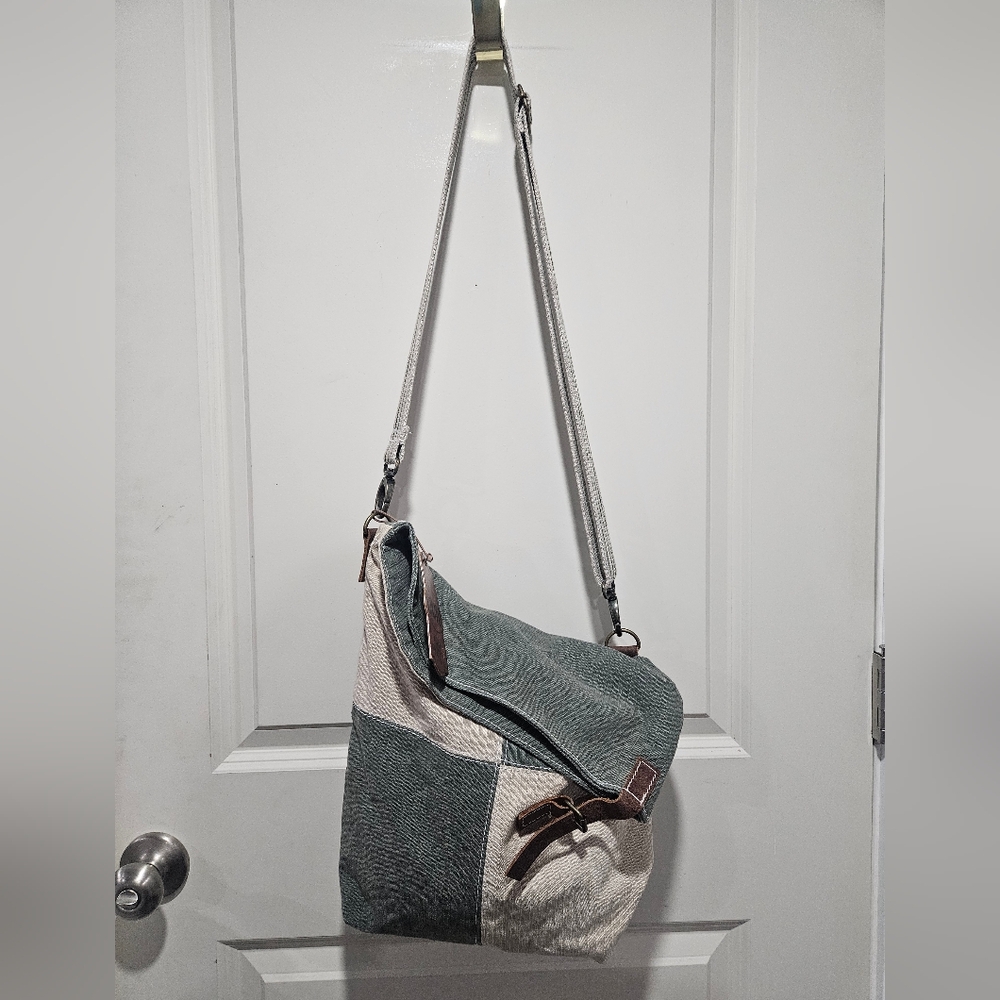 UCHI Stylish Green and Cream Women's Bag